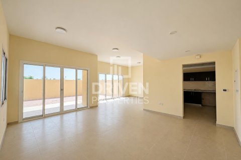 Villa en Dubai, 4 dormitorios, 414.44 m², № 144194 - foto 2