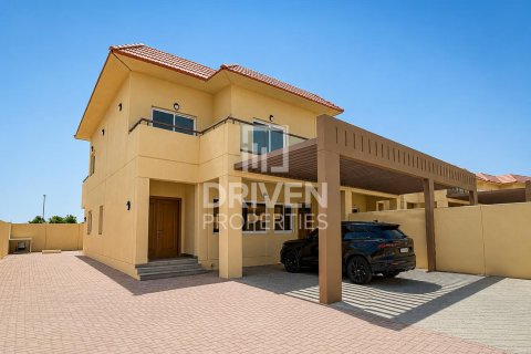 Villa en Dubai, 4 dormitorios, 414.44 m², № 144194