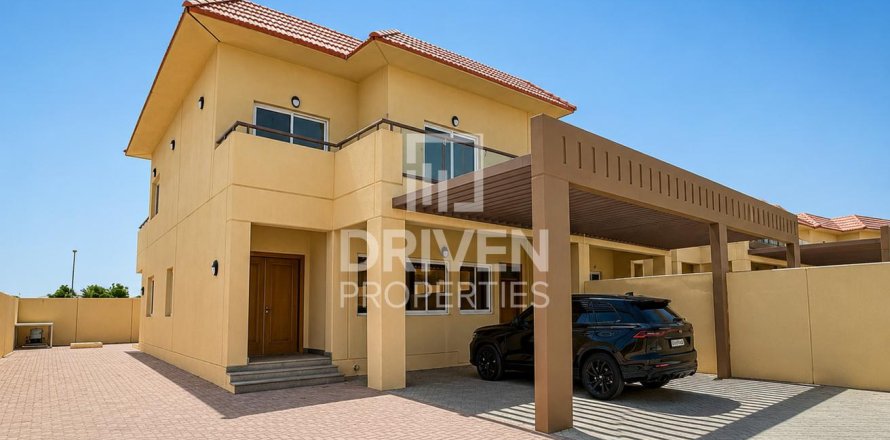 Villa en Dubai, 4 dormitorios, 414.44 m², № 144194