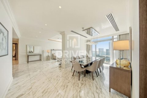 Квартира в The Address Residence Fountain Views, Даунтаун Дубай (Даунтаун Бурдж Дубай), Дубай, 4 спальни, 251.21м², № 145509