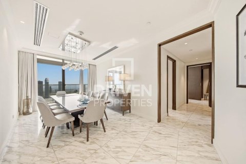Снять в аренду квартиру в The Address Residence Fountain Views, Даунтаун Дубай (Даунтаун Бурдж Дубай), Дубай: 4 спальни, 251.21м², № 145509 - фото 3