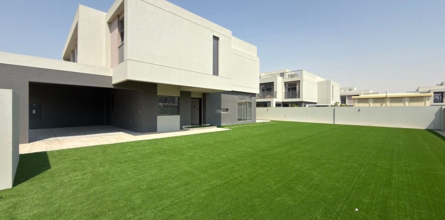 Villa in Dubai 4 bedrooms, 529.7 sq.m. № 143989