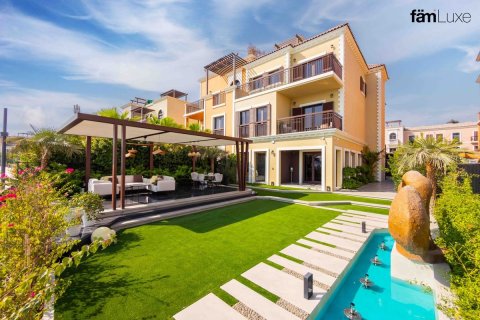 Townhouse in Dubai 5 bedrooms, 518.3 sq.m. № 144019