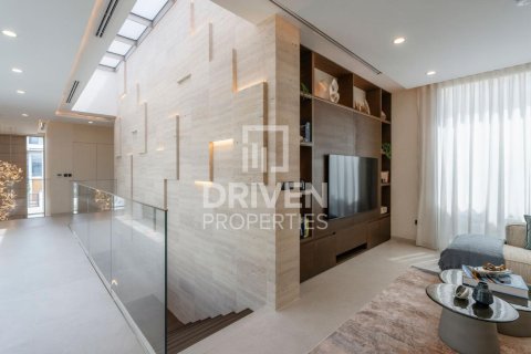 Villa en La Mer, Jumeirah, Dubai, 5 dormitorios, 704.76 m², № 144628 - foto 15