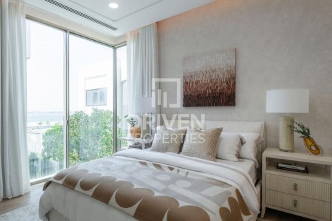 Villa en La Mer, Jumeirah, Dubai, 5 dormitorios, 704.76 m², № 144628 - foto 9