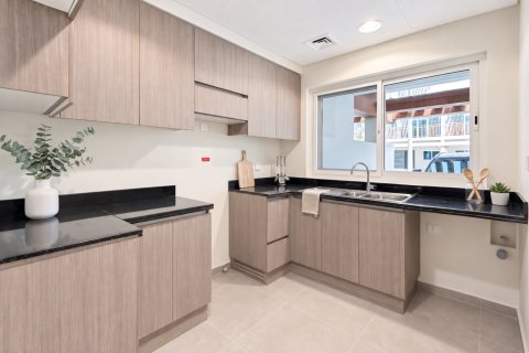 Villa à Dubai, 4 chambres, 219 m², № 143579 - photo 2