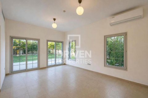 Villa à District 16, Jumeirah Village Circle, Dubai, 2 chambres, 767.01 m², № 144107 - photo 2