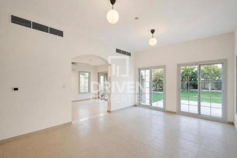 Villa à District 16, Jumeirah Village Circle, Dubai, 2 chambres, 767.01 m², № 144107