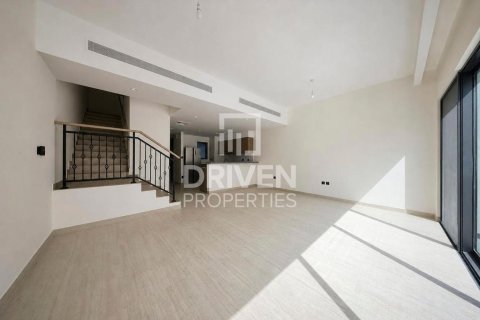 Снять в аренду таунхаус в Damac Lagoons, Дубай: 5 спален, 144м², № 145654 - фото 2