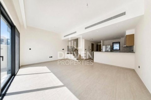 Снять в аренду таунхаус в Damac Lagoons, Дубай: 5 спален, 144м², № 145654 - фото 3