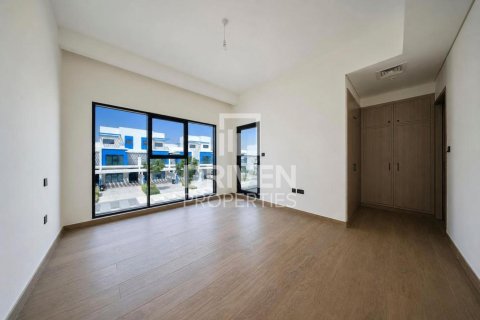 Снять в аренду таунхаус в Damac Lagoons, Дубай: 5 спален, 144м², № 145654 - фото 4