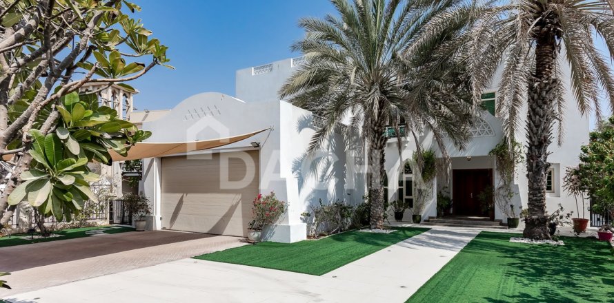 Villa en Jumeirah Islands, Dubai, 4 dormitorios, 506 m², № 143528