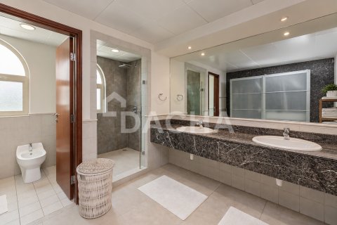 Villa en Jumeirah Islands, Dubai, 4 dormitorios, 506 m², № 143528 - foto 22