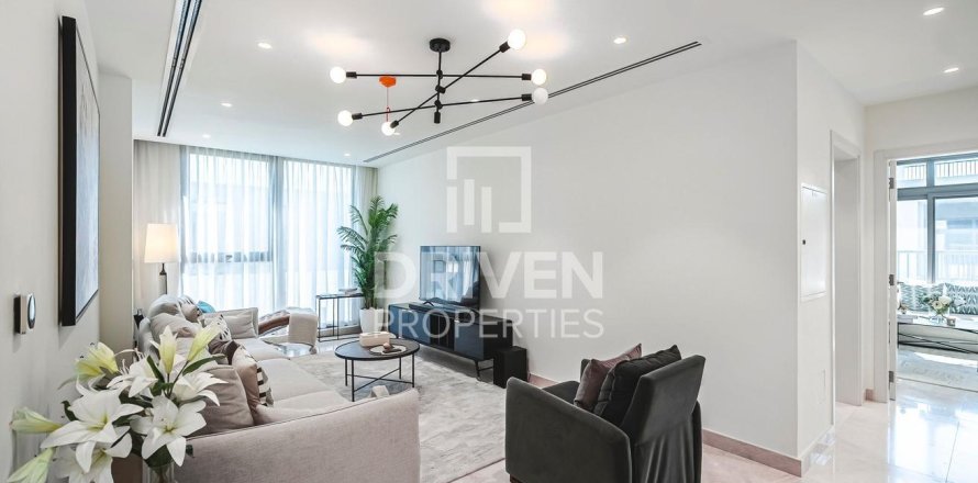 Villa en Dubai South (Dubai World Central), Dubai, 5 dormitorios, 902.46 m², № 144747