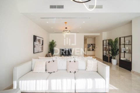 Villa en Dubai South (Dubai World Central), Dubai, 5 dormitorios, 902.46 m², № 144747 - foto 2