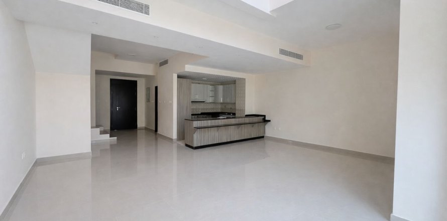 Townhouse in Dubai 5 bedrooms, 192.6 sq.m. № 143809
