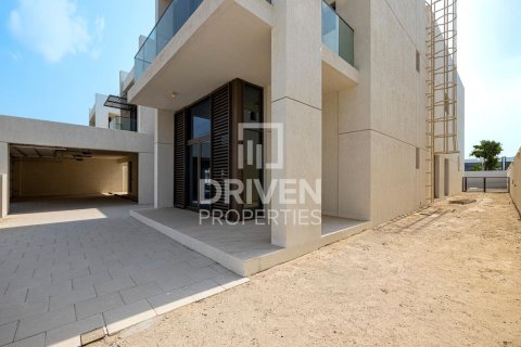 Снять в аренду виллу в District One, Мохаммед Бин Рашид Сити, Дубай: 6 спален, 1125.06м², № 145320 - фото 4