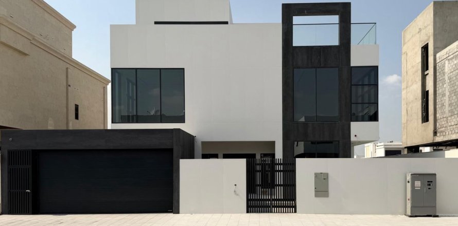 Villa in Dubai 5 bedrooms, 464.8 sq.m. № 143976
