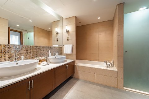 Apartment in Palm Jumeirah, Dubai 2 bedrooms, 165 sq.m. № 143547 - photo 11