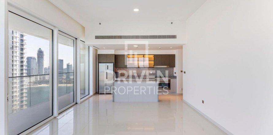 Apartment in EMAAR Beachfront, Dubai Harbour, Dubai 3 bedrooms, 180.23 sq.m. № 144203