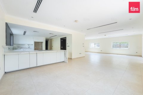 Villa in Dubai 3 bedrooms, 819.9 sq.m. № 144020 - photo 6