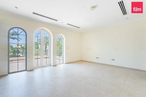 Villa in Dubai 3 bedrooms, 819.9 sq.m. № 144020 - photo 8