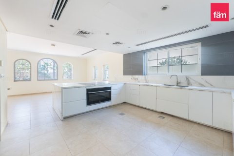 Villa in Dubai 3 bedrooms, 819.9 sq.m. № 144020 - photo 3