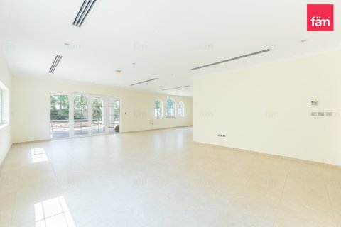 Villa in Dubai 3 bedrooms, 819.9 sq.m. № 144020
