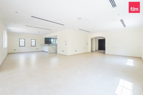 Villa in Dubai 3 bedrooms, 819.9 sq.m. № 144020 - photo 2