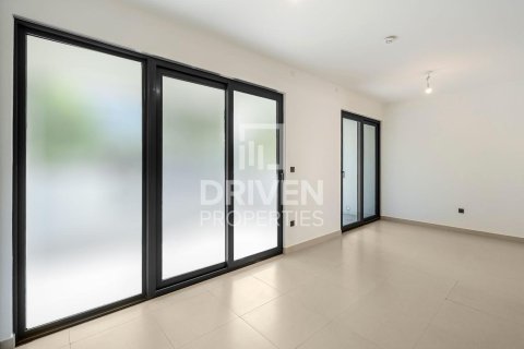 Снять в аренду таунхаус в Aura, Tilal Al Ghaf, Дубай: 3 спальни, 141.12м², № 145480 - фото 2