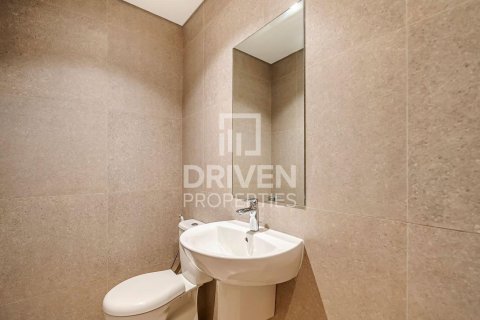 Снять в аренду таунхаус в Aura, Tilal Al Ghaf, Дубай: 3 спальни, 141.12м², № 145480 - фото 17