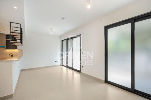 Снять в аренду таунхаус в Aura, Tilal Al Ghaf, Дубай: 3 спальни, 141.12м², № 145480 - фото 3