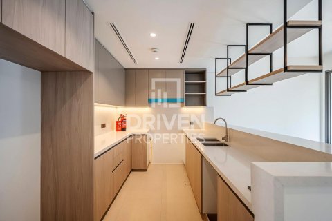 Снять в аренду таунхаус в Aura, Tilal Al Ghaf, Дубай: 3 спальни, 141.12м², № 145480 - фото 14