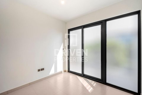 Снять в аренду таунхаус в Aura, Tilal Al Ghaf, Дубай: 3 спальни, 141.12м², № 145480 - фото 10