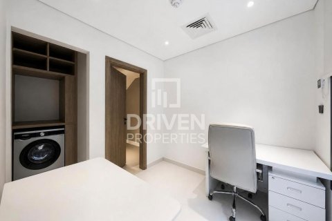 Снять в аренду виллу в District 10, Джумейра Вилладж Серкл, Дубай: 4 спальни, 247.49м², № 145143 - фото 8