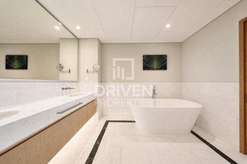 Apartment in The Palm Tower, Palm Jumeirah, Dubai 1 bedroom, 103.03 sq.m. № 144939 - photo 11