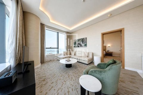 Apartment in The Palm Tower, Palm Jumeirah, Dubai 1 bedroom, 103.03 sq.m. № 144939 - photo 2