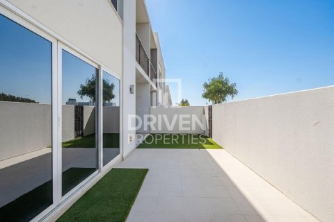 Снять в аренду квартиру в EMAAR South, Dubai South (Dubai World Central), Дубай: 2 спальни, 151.06м², № 145636 - фото 12