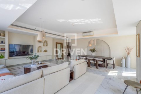 Apartment in Downtown Dubai (Downtown Burj Dubai), Dubai 4 bedrooms, 302.21 sq.m. № 144167 - photo 2