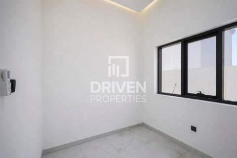 Villa en Al Aweer, Dubai, 5 dormitorios, 759.02 m², № 145339 - foto 10