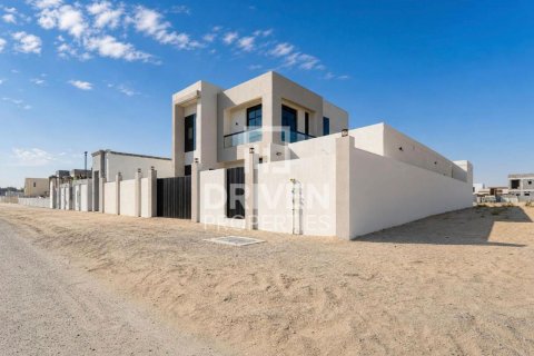 Villa en Al Aweer, Dubai, 5 dormitorios, 759.02 m², № 145339 - foto 28