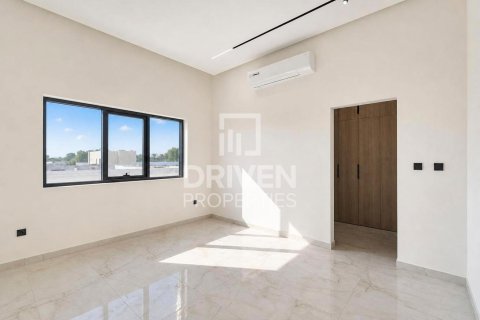 Villa en Al Aweer, Dubai, 5 dormitorios, 759.02 m², № 145339 - foto 14