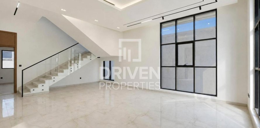 Villa en Al Aweer, Dubai, 5 dormitorios, 759.02 m², № 145339