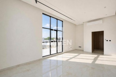 Villa en Al Aweer, Dubai, 5 dormitorios, 759.02 m², № 145339 - foto 17
