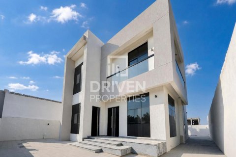 Villa en Al Aweer, Dubai, 5 dormitorios, 759.02 m², № 145339 - foto 26