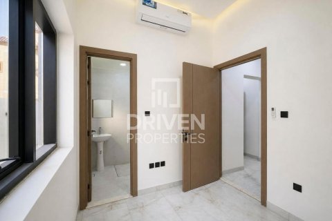 Villa en Al Aweer, Dubai, 5 dormitorios, 759.02 m², № 145339 - foto 11