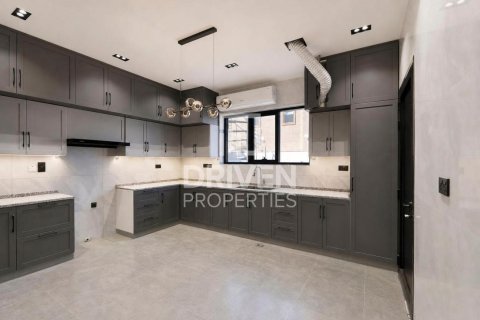 Villa en Al Aweer, Dubai, 5 dormitorios, 759.02 m², № 145339 - foto 4