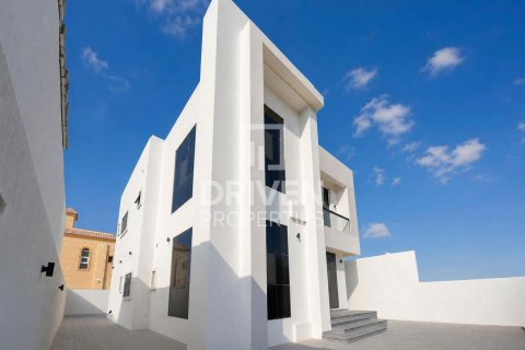 Villa en Al Aweer, Dubai, 5 dormitorios, 759.02 m², № 145339 - foto 27