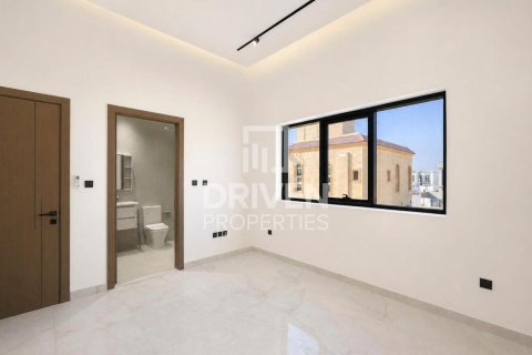 Villa en Al Aweer, Dubai, 5 dormitorios, 759.02 m², № 145339 - foto 12