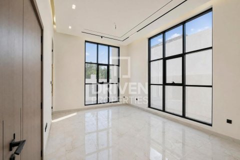 Villa en Al Aweer, Dubai, 5 dormitorios, 759.02 m², № 145339 - foto 5